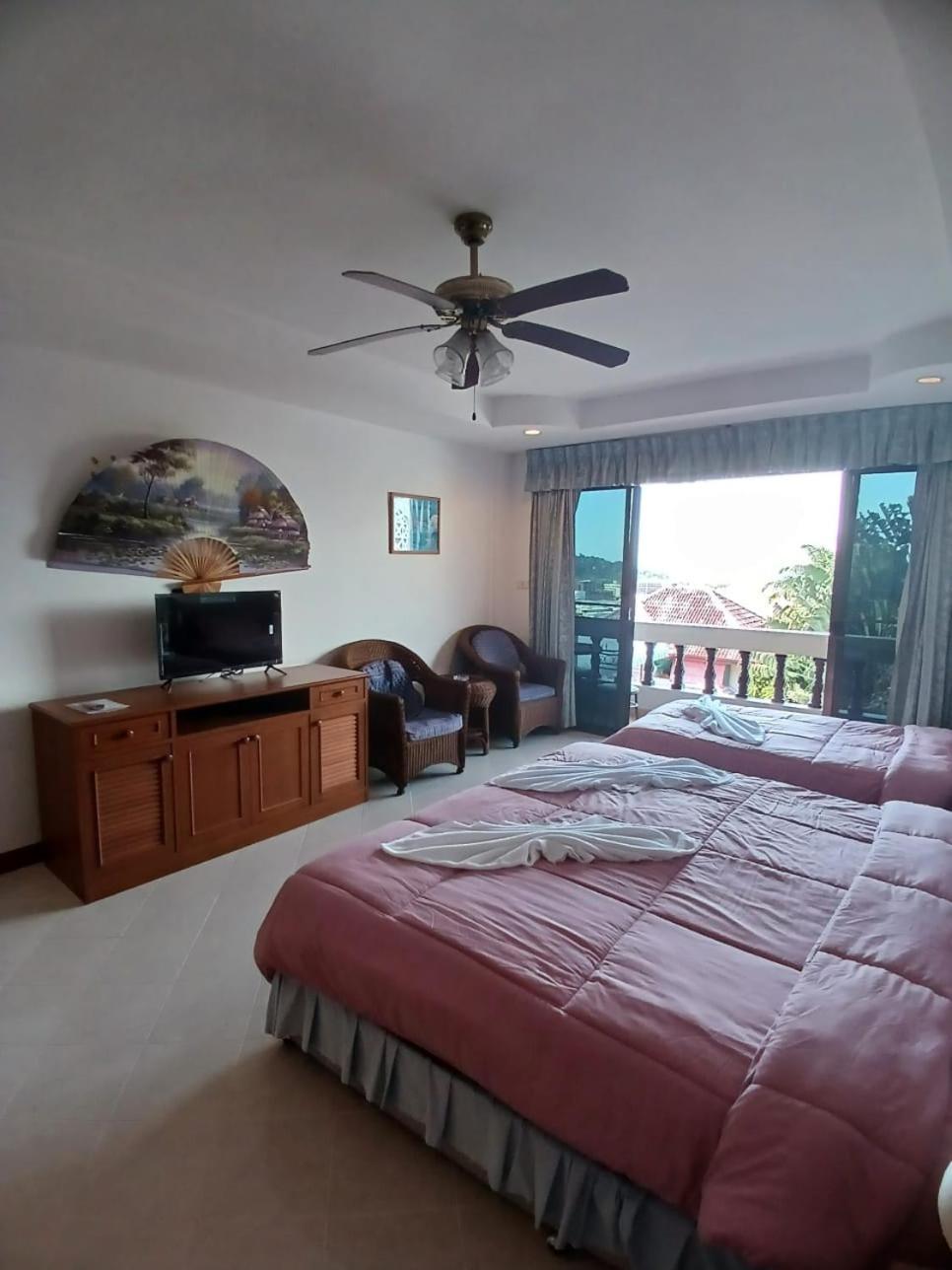 Aksarai Hotel Patong Ngoại thất bức ảnh