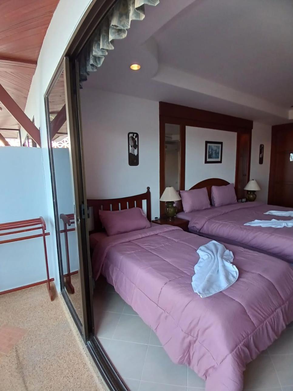 Aksarai Hotel Patong Ngoại thất bức ảnh