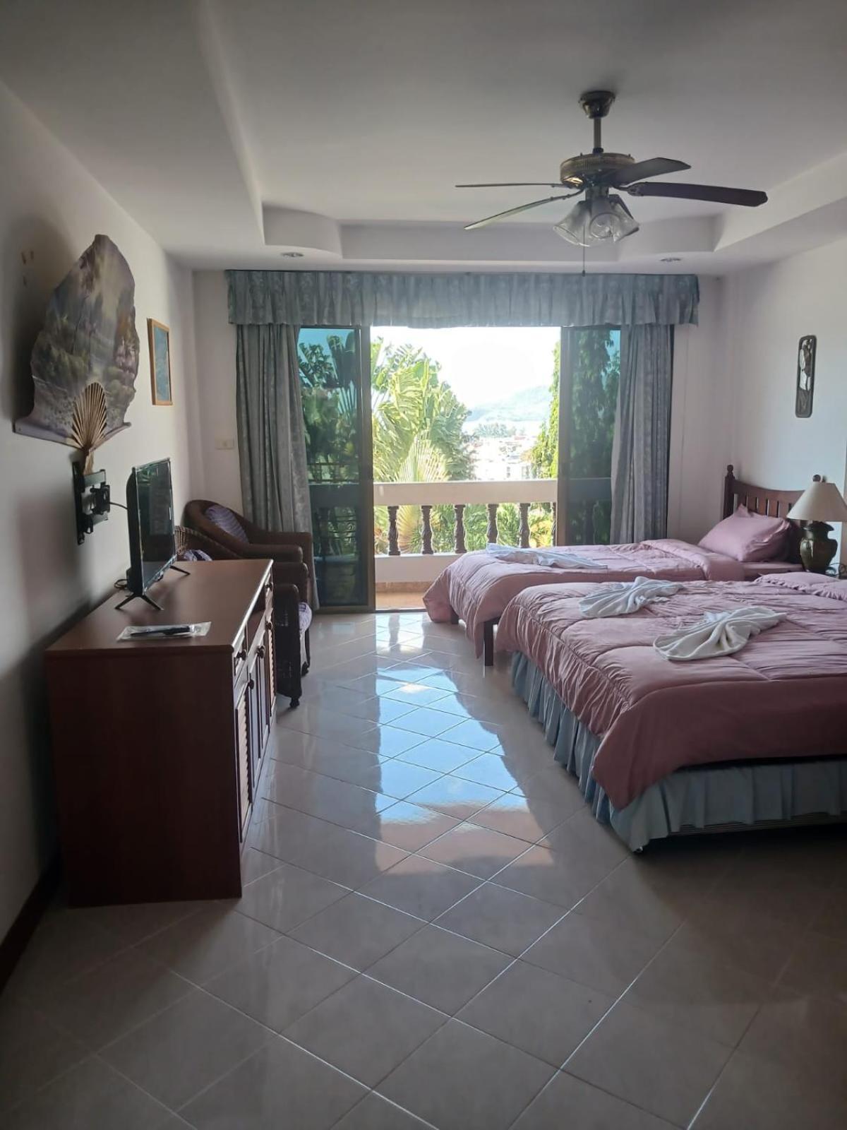 Aksarai Hotel Patong Ngoại thất bức ảnh