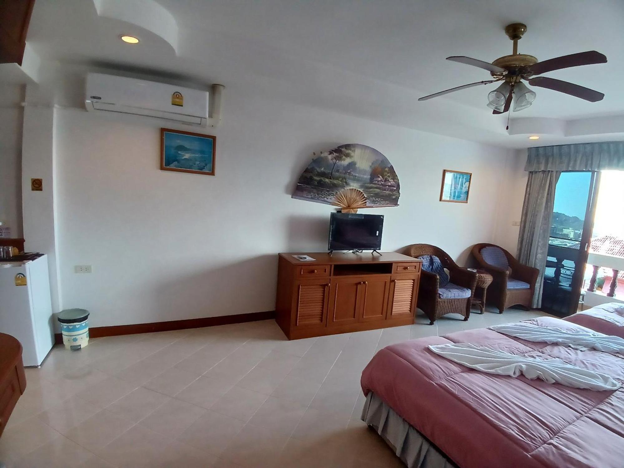 Aksarai Hotel Patong Ngoại thất bức ảnh