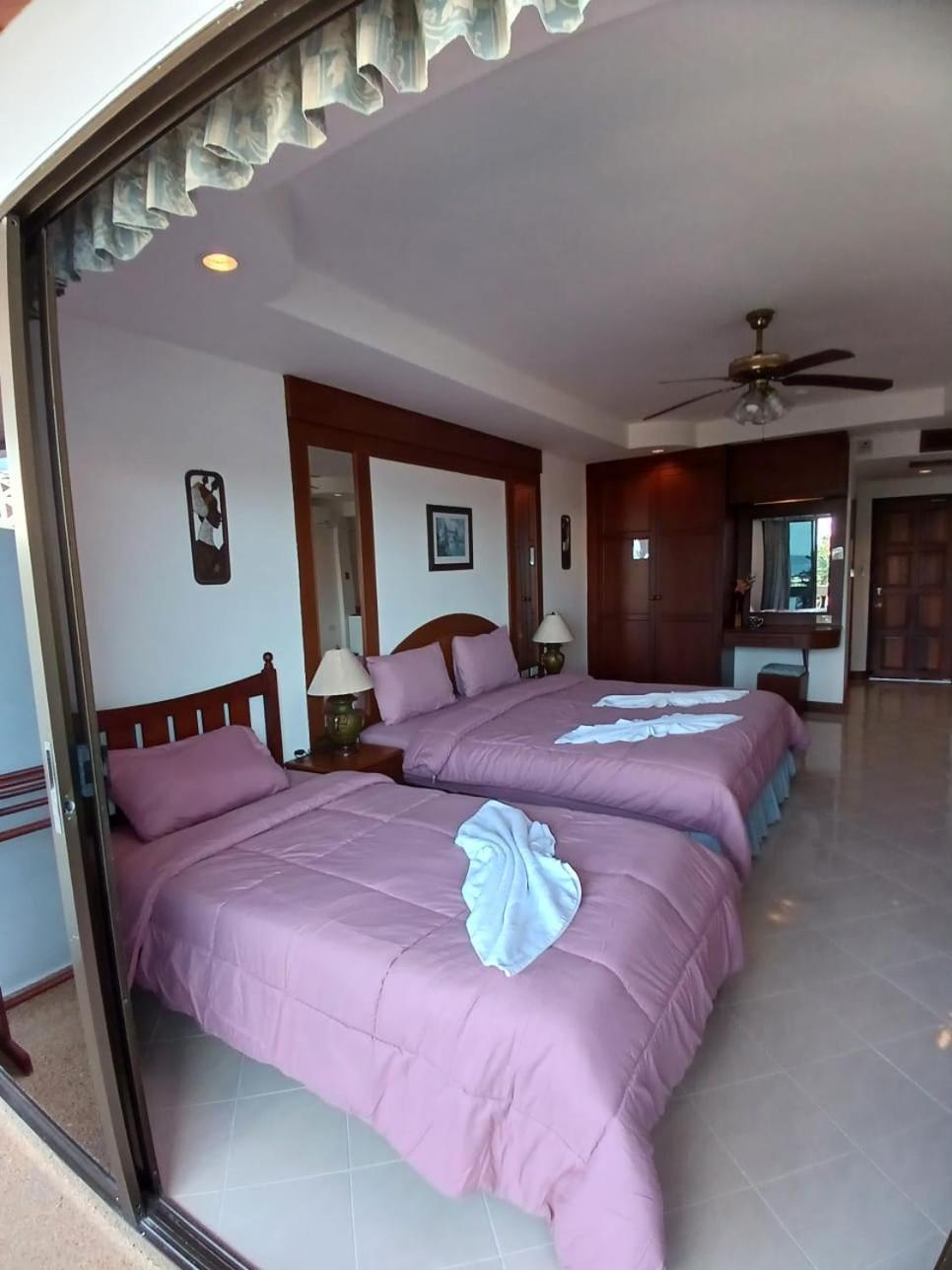 Aksarai Hotel Patong Ngoại thất bức ảnh