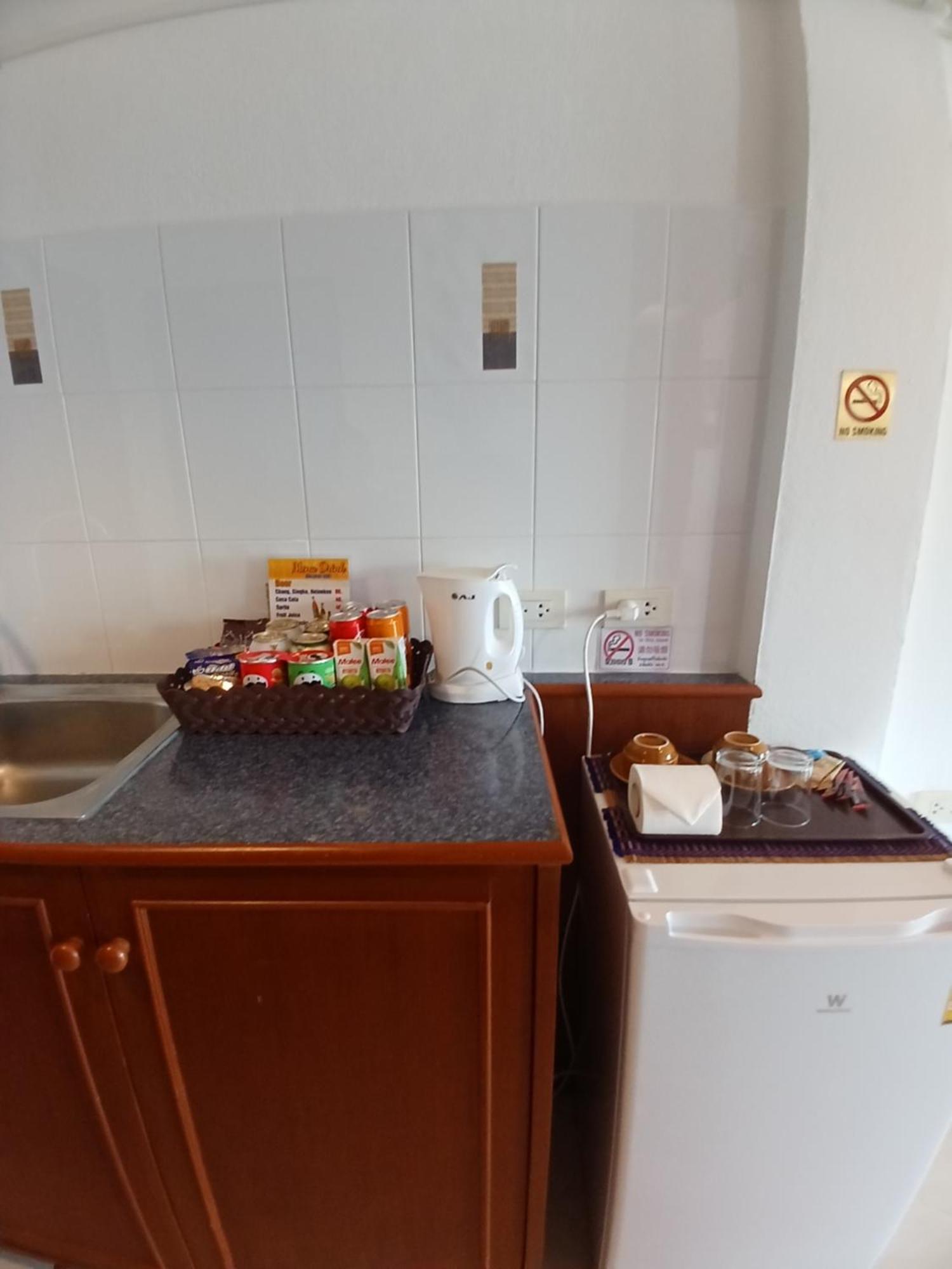 Aksarai Hotel Patong Ngoại thất bức ảnh