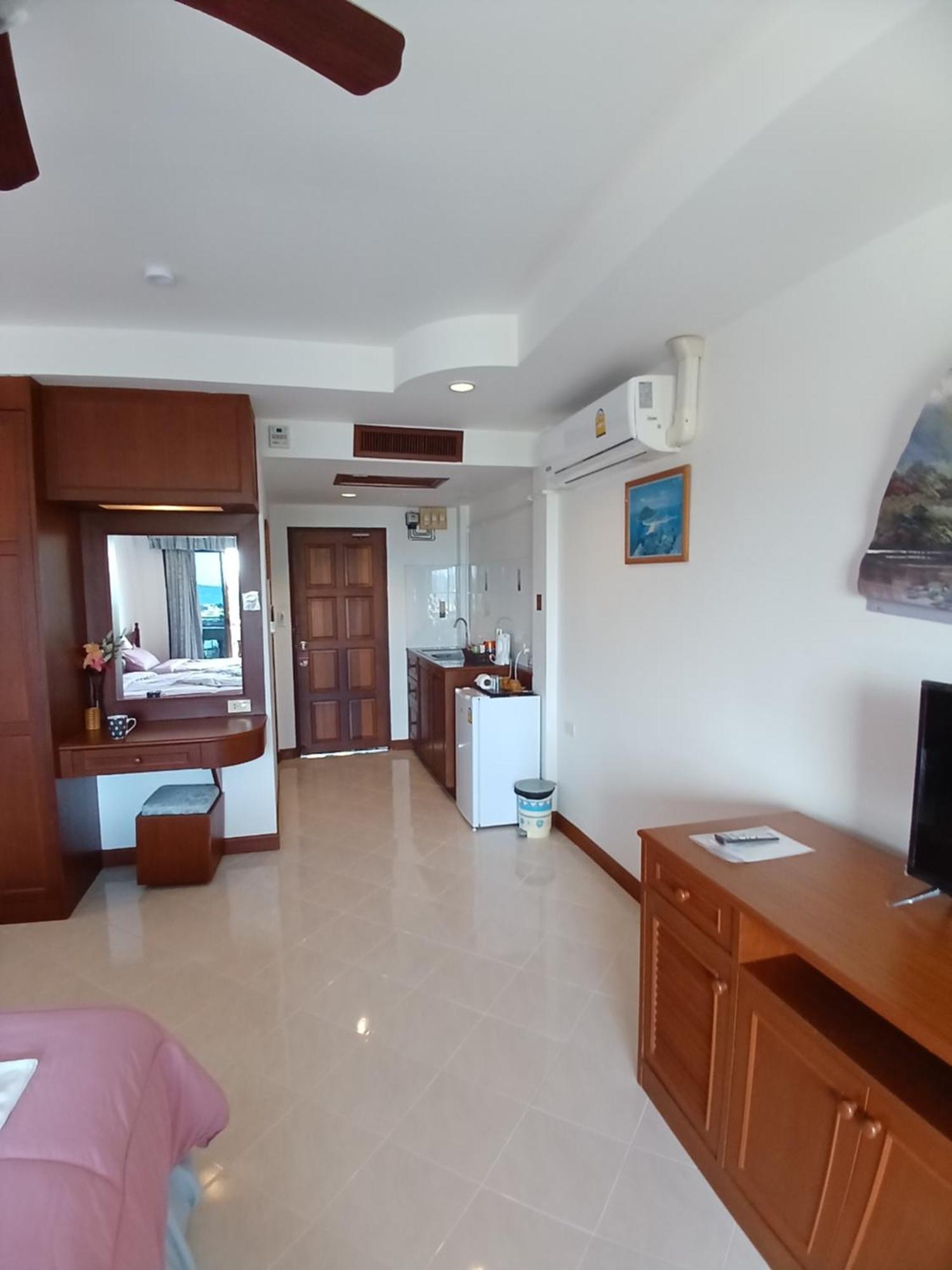 Aksarai Hotel Patong Ngoại thất bức ảnh