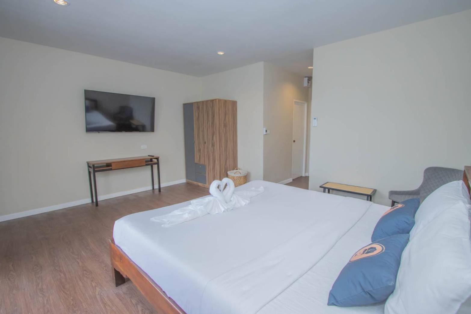 Aksarai Hotel Patong Ngoại thất bức ảnh